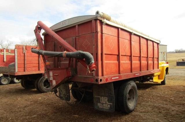 Image of Ford F-600 equipment image 4