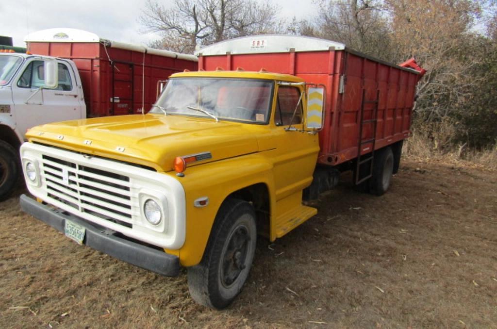 Image of Ford F-600 Primary image