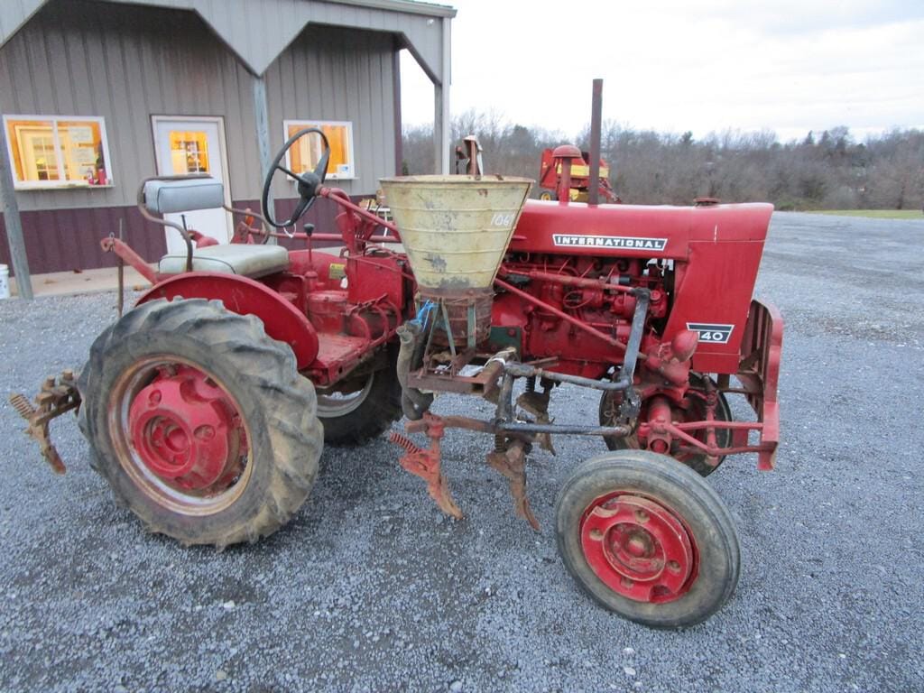 Main image International Harvester 140