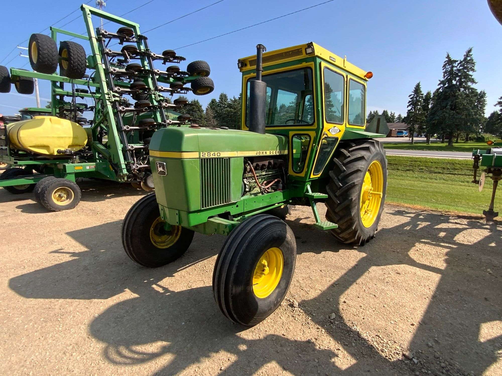 John Deere 2840 Equipment Image0