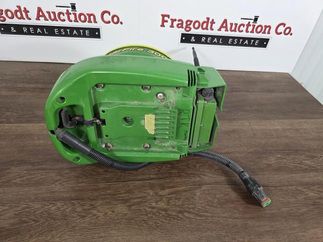 Image of John Deere StarFire 3000 equipment image 2