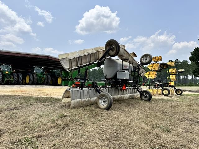 Image of Willmar 642E equipment image 4