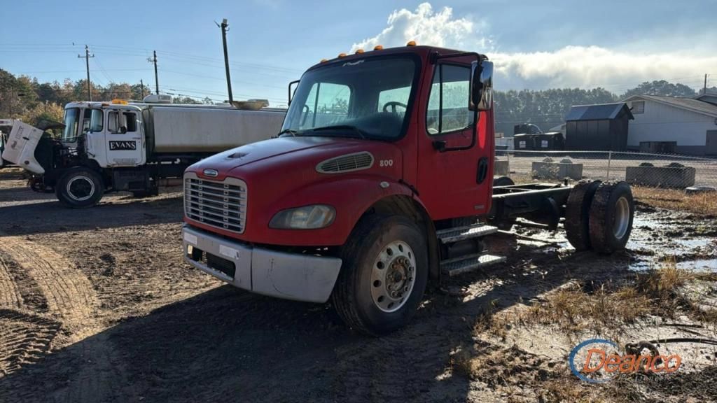 Freightliner M2 106 Equipment Image0