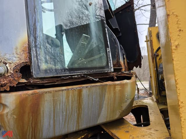 Image of John Deere 624J equipment image 3