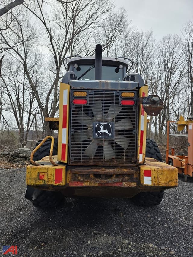 Image of John Deere 624J equipment image 1
