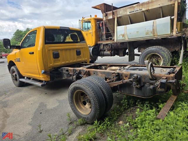 Image of Dodge Ram 3500 equipment image 2