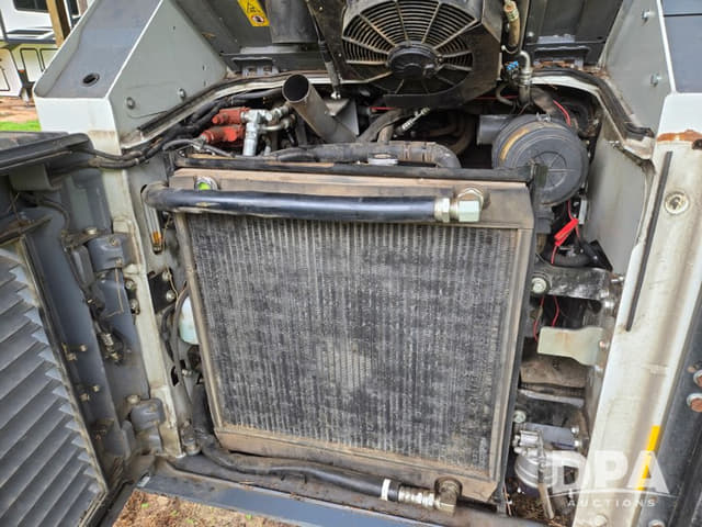 Image of Takeuchi TL8R2 equipment image 4
