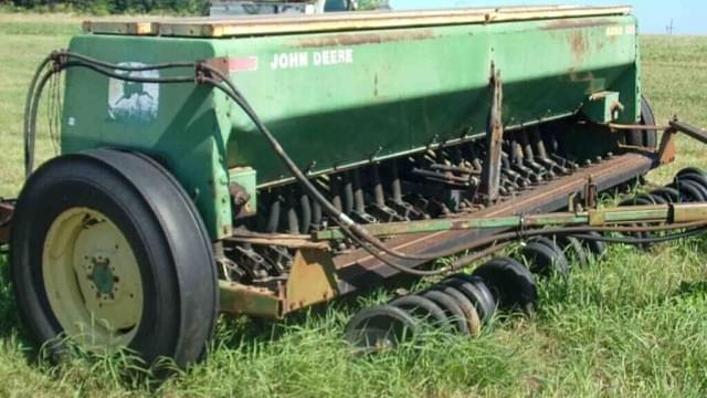 Image of John Deere 8350 equipment image 1