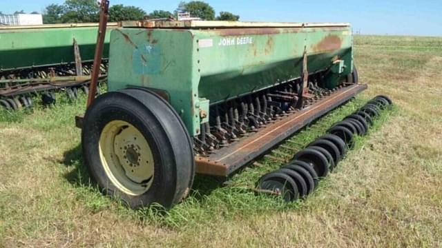 Image of John Deere 8350 equipment image 2
