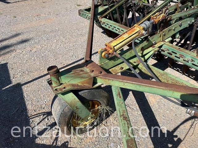 Image of John Deere 8300 equipment image 2