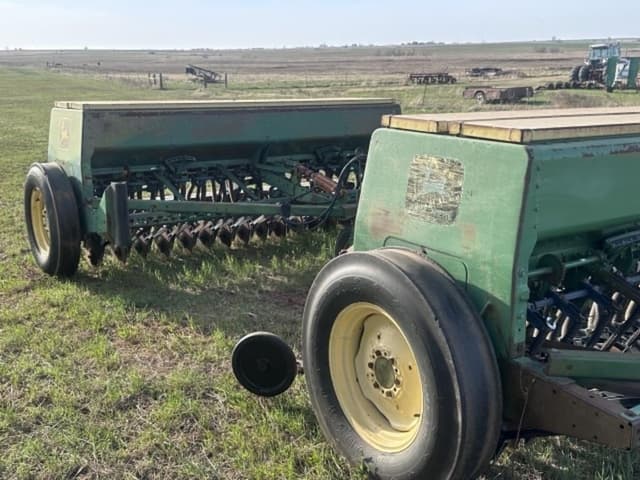 Image of John Deere 8350 equipment image 1