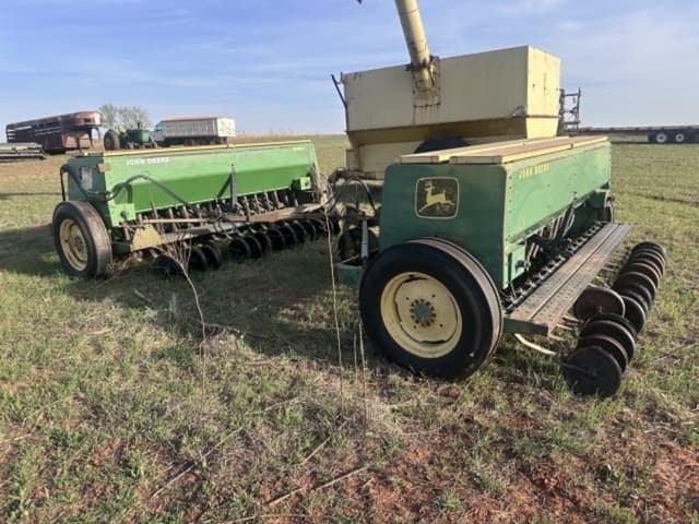 Image of John Deere 8350 equipment image 2