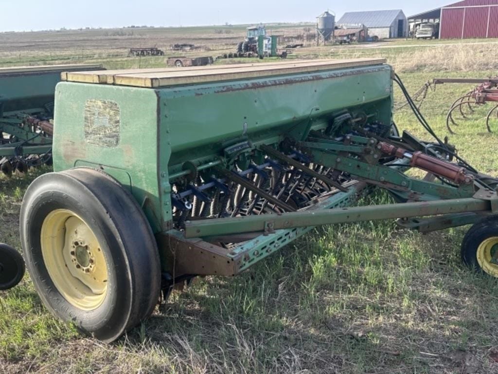 John Deere 8350 Equipment Image0