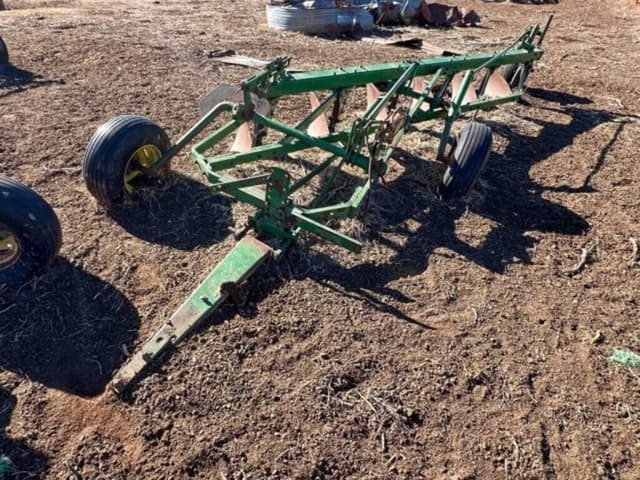 Image of John Deere 3100 equipment image 1