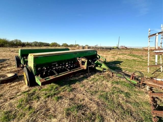 Image of John Deere 8300 equipment image 1