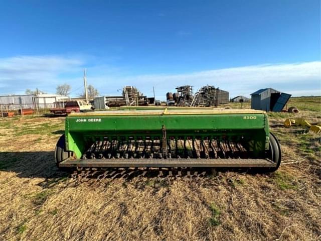 Image of John Deere 8300 equipment image 2