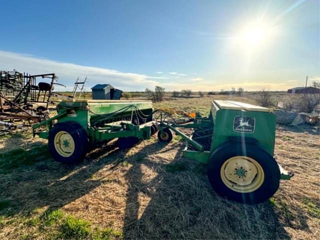 Image of John Deere 8300 equipment image 3