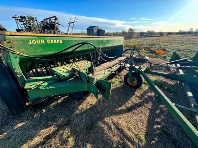 Image of John Deere 8300 equipment image 4