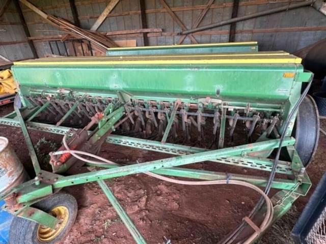 Image of John Deere 8350 equipment image 2