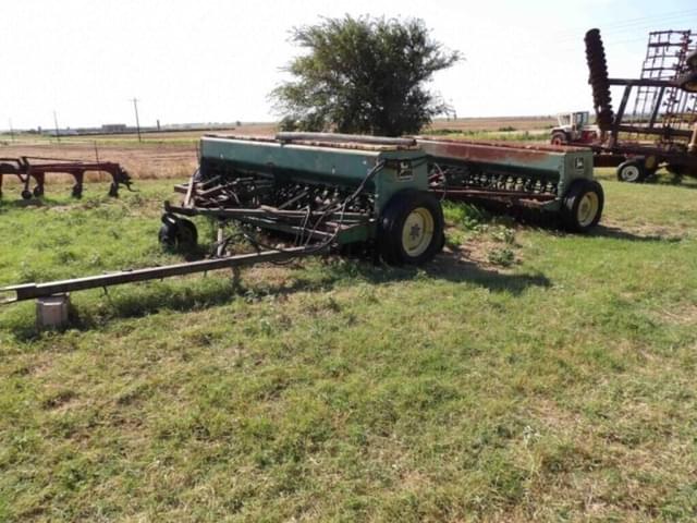 Image of John Deere 8000 equipment image 2