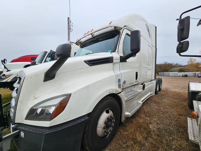 Image of Freightliner Cascadia equipment image 1