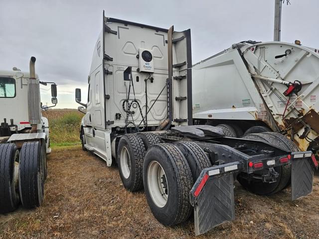 Image of Freightliner Cascadia equipment image 3