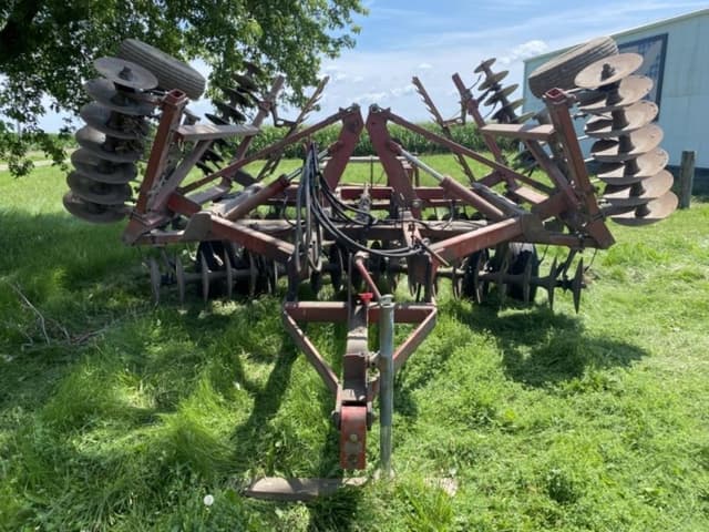 Image of International Harvester 490 equipment image 1