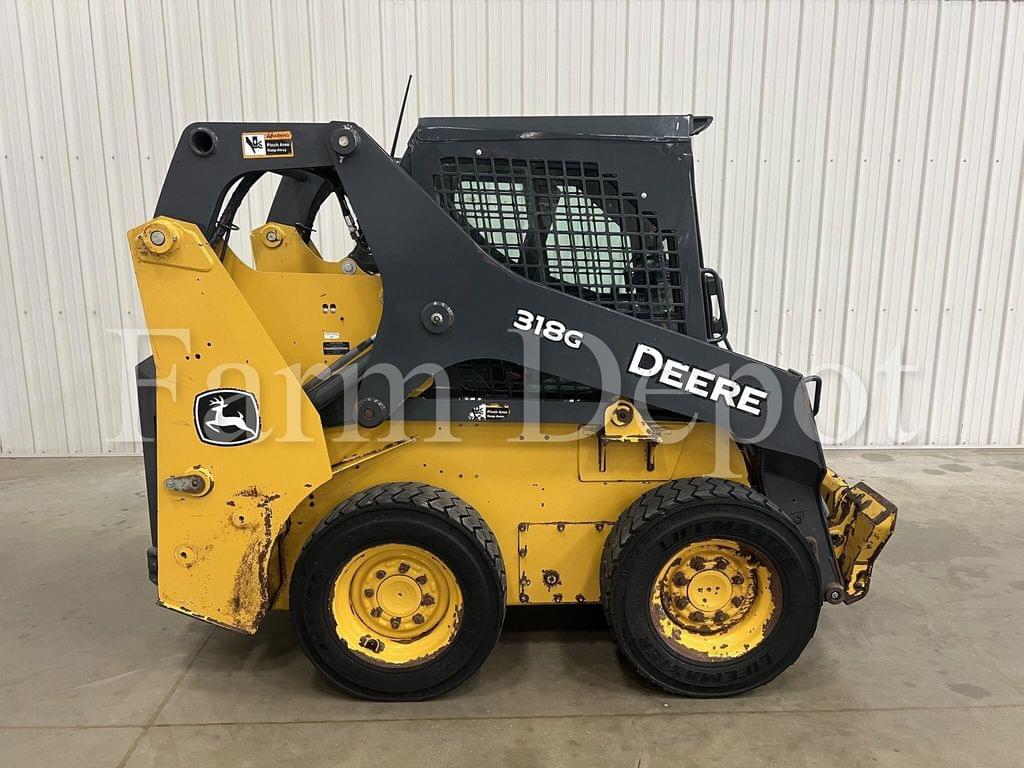 Image of John Deere 318G Image 0