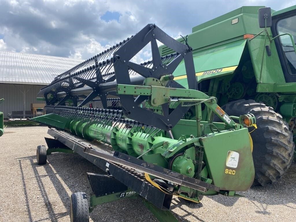 John Deere 920 Equipment Image0