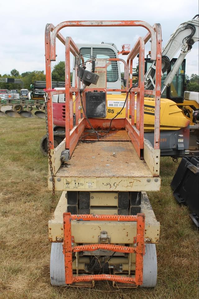 Image of JLG 2033E3 equipment image 4