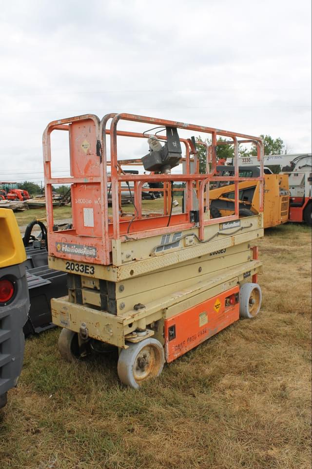 Image of JLG 2033E3 equipment image 2