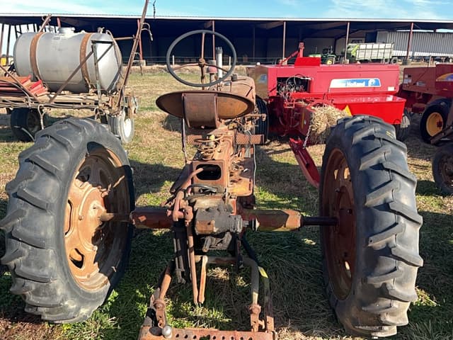 Image of Farmall 200 equipment image 2