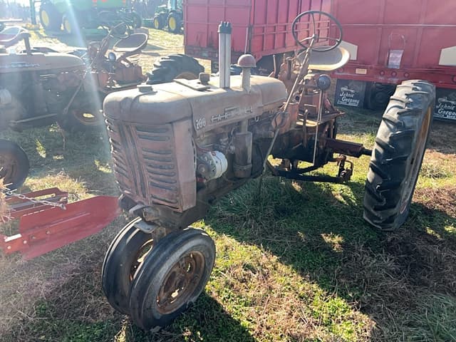 Image of Farmall 200 equipment image 3