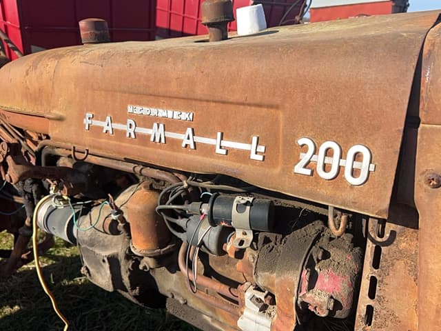 Image of Farmall 200 equipment image 1