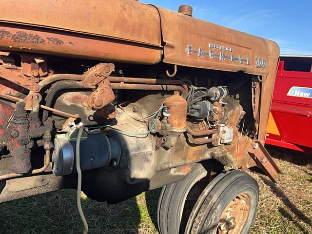 Image of Farmall 200 equipment image 2