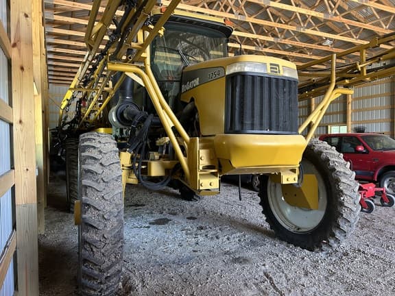 Image of Ag-Chem RoGator 1254 equipment image 3