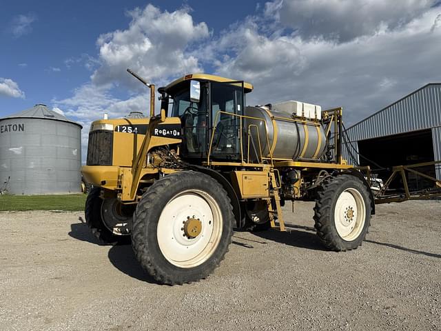 Image of Ag-Chem RoGator 1254 equipment image 2