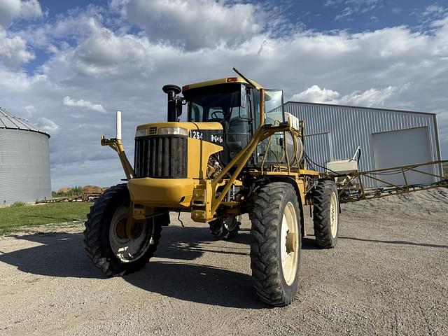 Image of Ag-Chem RoGator 1254 equipment image 3