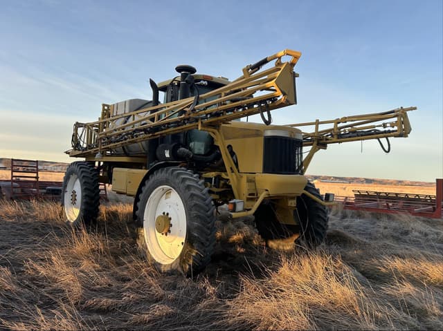 Image of Ag-Chem RoGator 1254 equipment image 2