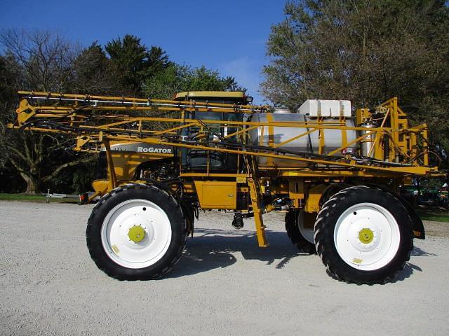 Image of Ag-Chem RoGator 1254 equipment image 2