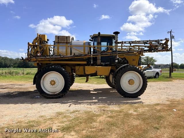 Image of Ag-Chem RoGator 1254 equipment image 3
