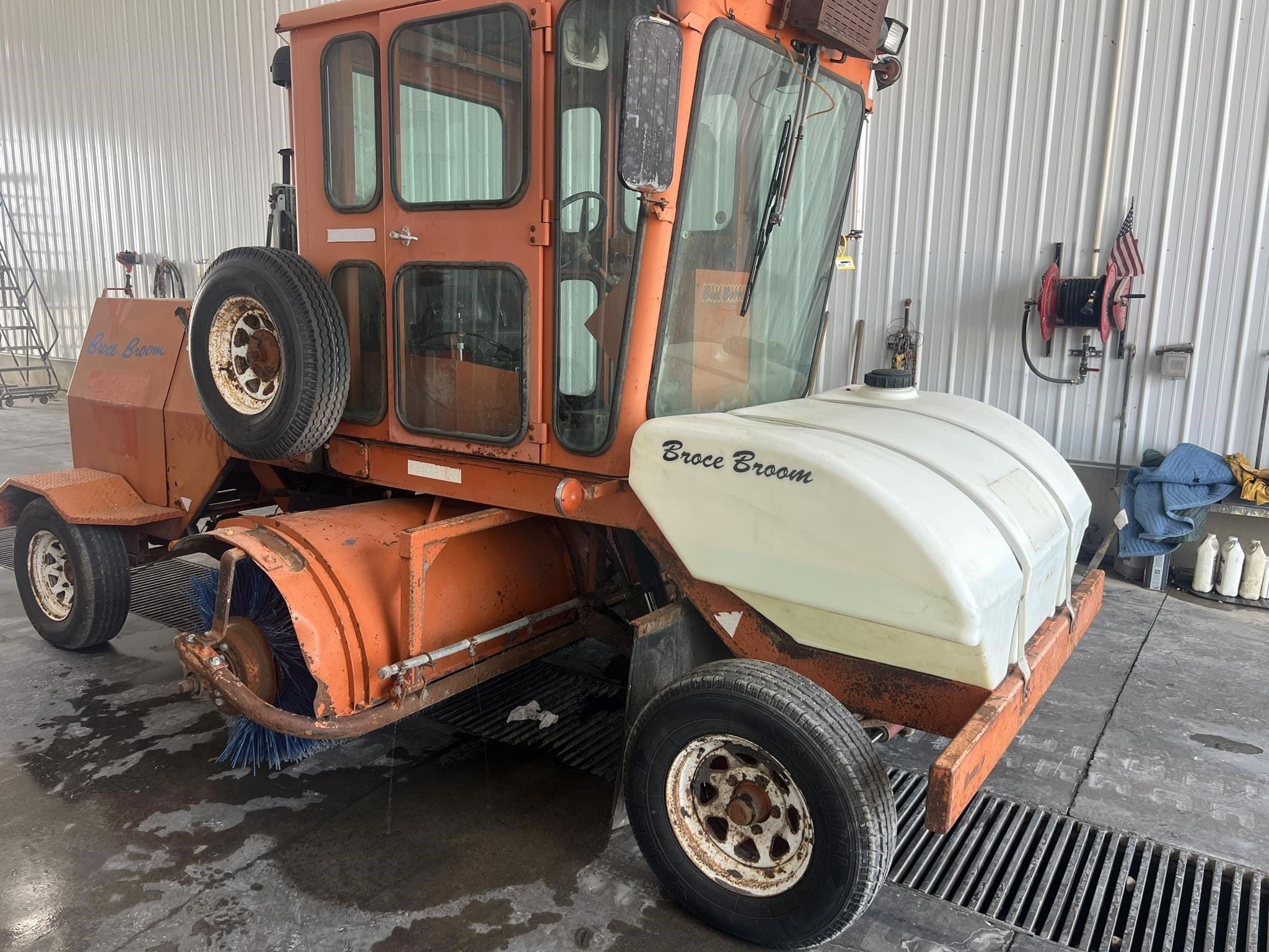 2000 Broce RJ350 Equipment Image0