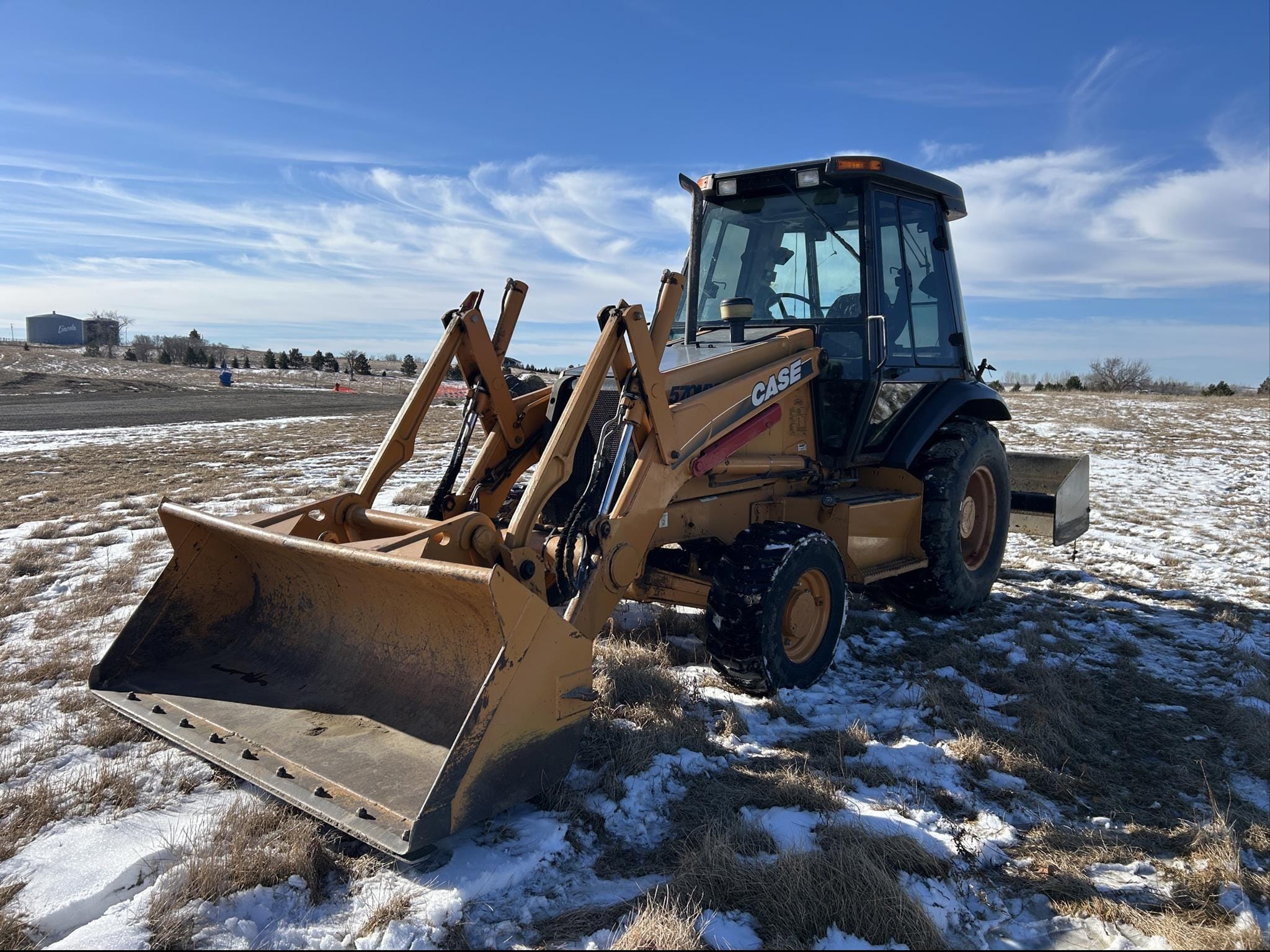 2000 Case 570M XT Equipment Image0