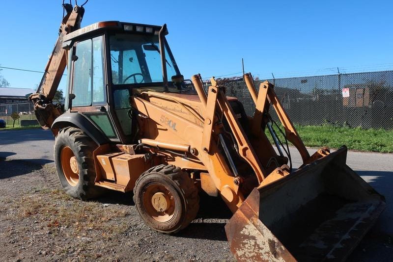 2000 Case 580L Series II Equipment Image0