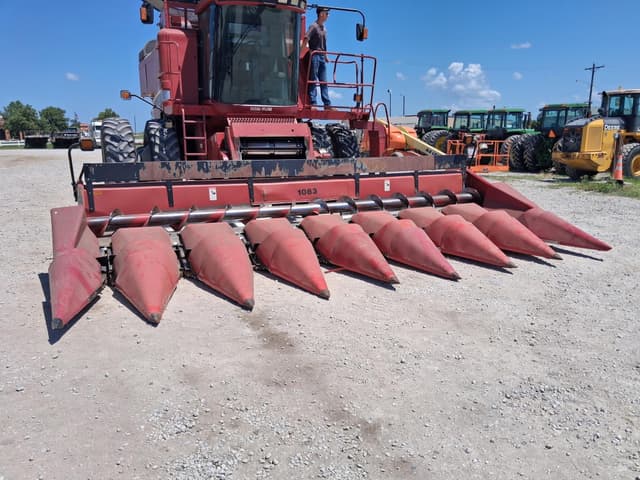 Image of Case IH 1083 equipment image 3