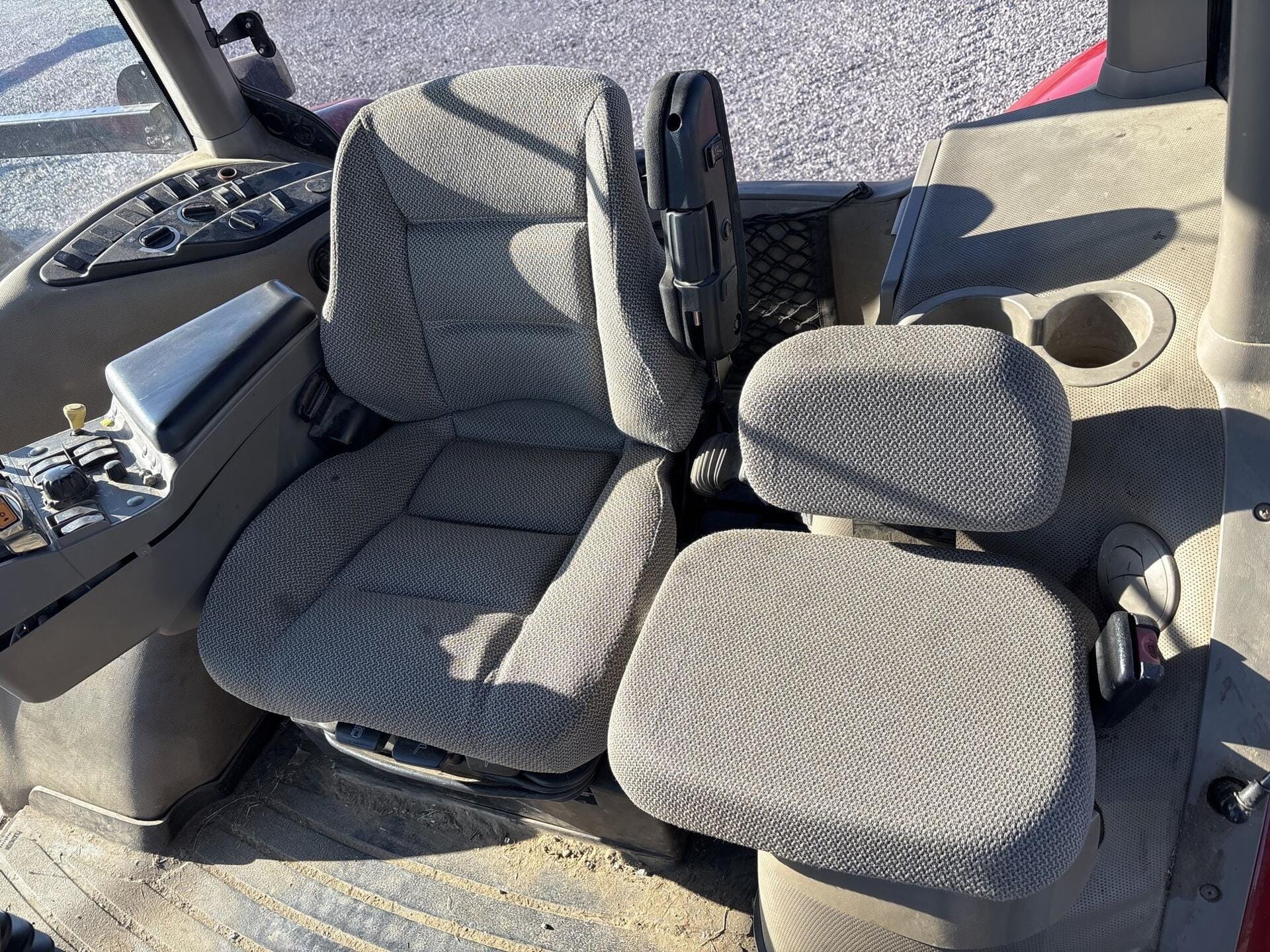 2000 Case IH Magnum 275 Equipment Image0