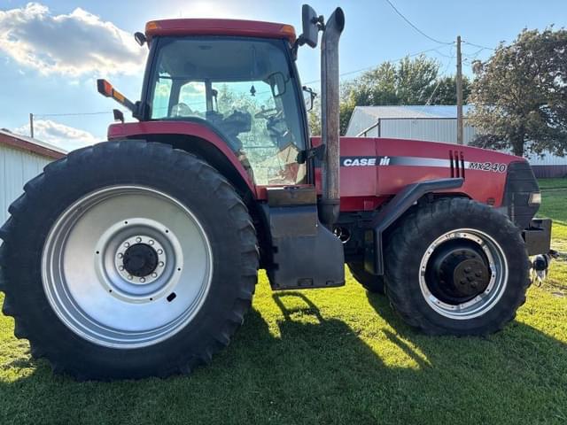 Image of Case IH MX240 equipment image 2