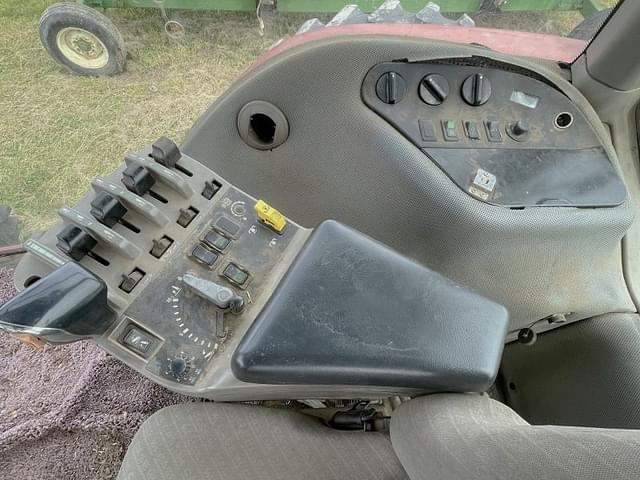 Image of Case IH MX270 equipment image 4