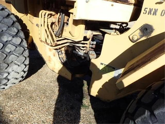 Image of Caterpillar 924F equipment image 2