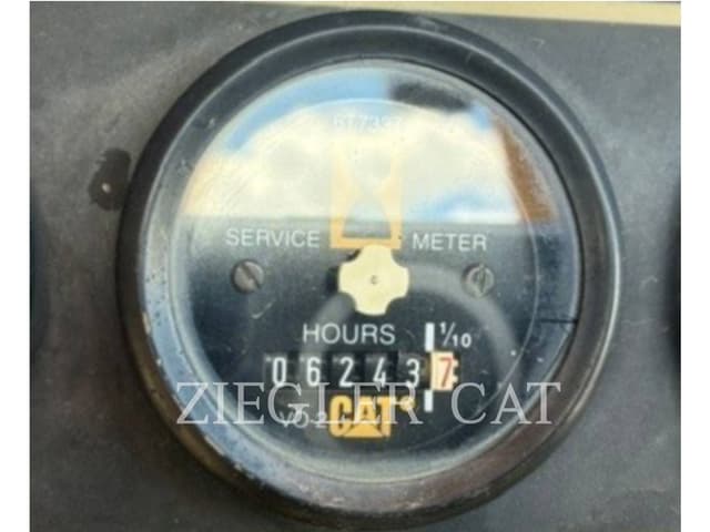 Image of Caterpillar D5C equipment image 4